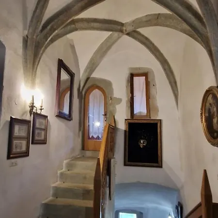 Bed & Breakfast Burg Hermannstein - Monks Wetzlar
